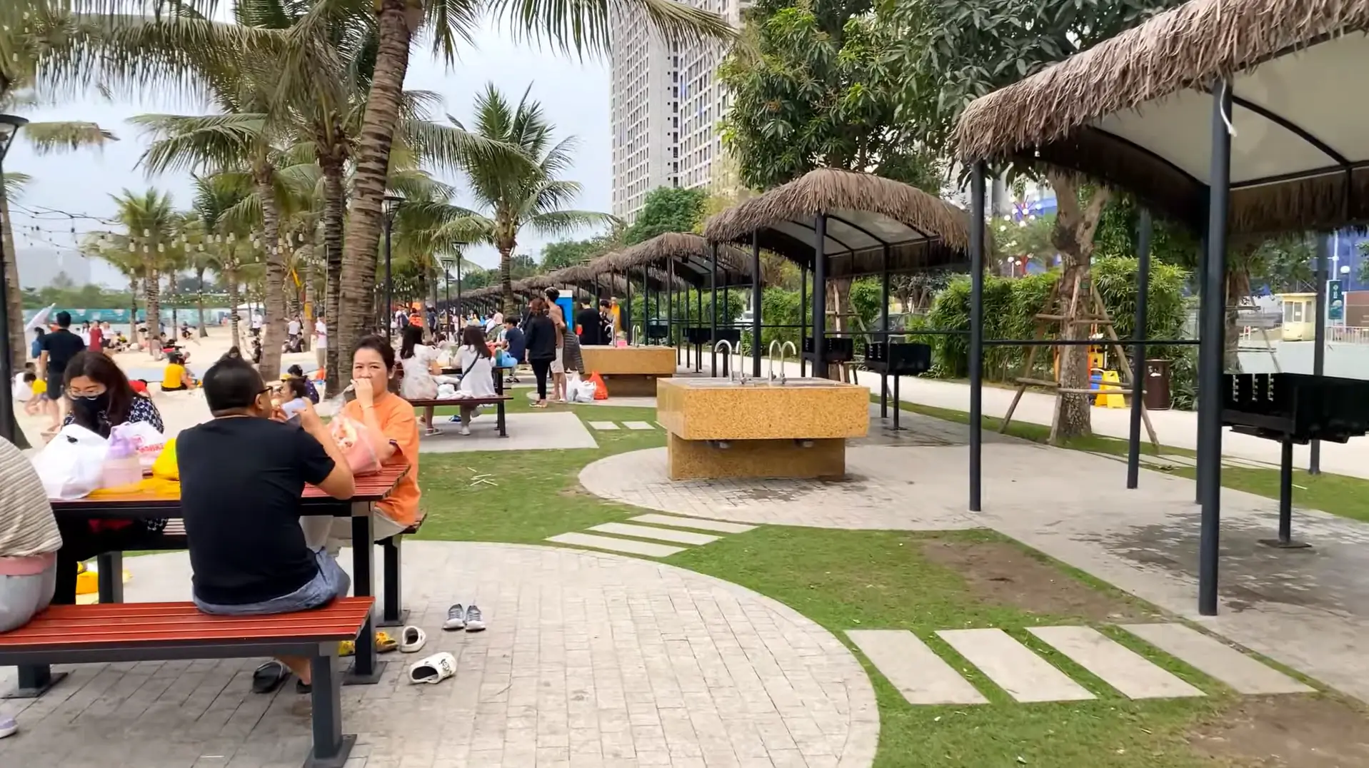 Khục Vườn nướng BBQ Vinhomes Smart City cạnh hồ điều hòa