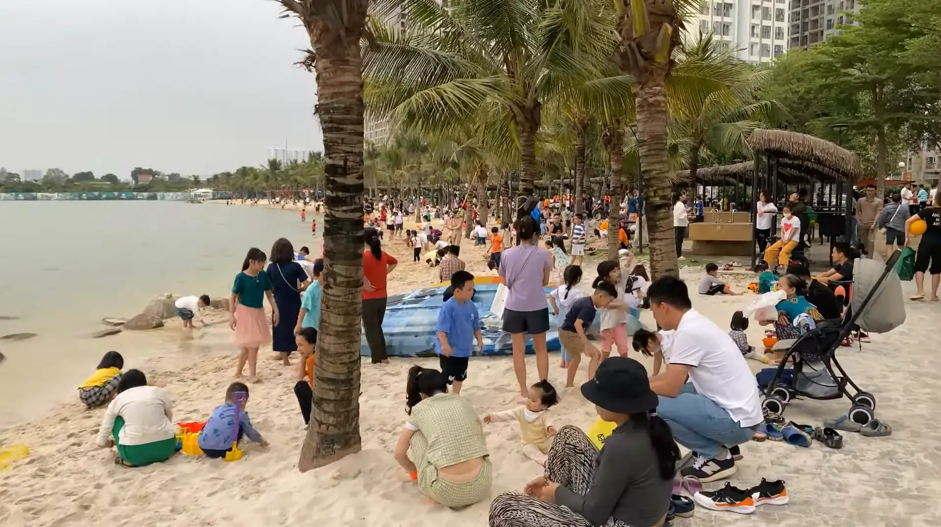 Smart City residents enjoying the lake